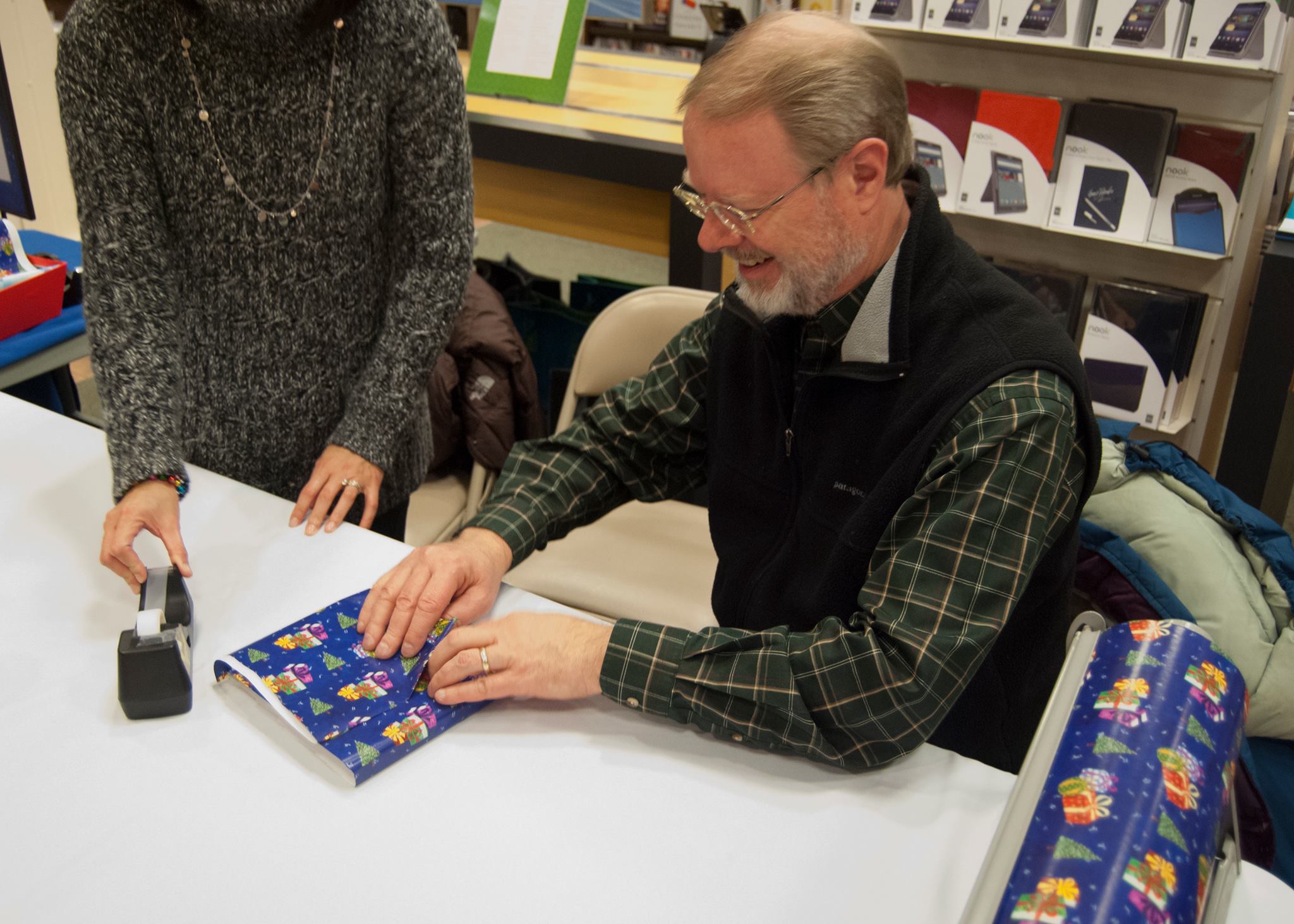 Barnes and Noble Holiday GiftWrapping Event EBPL Foundation